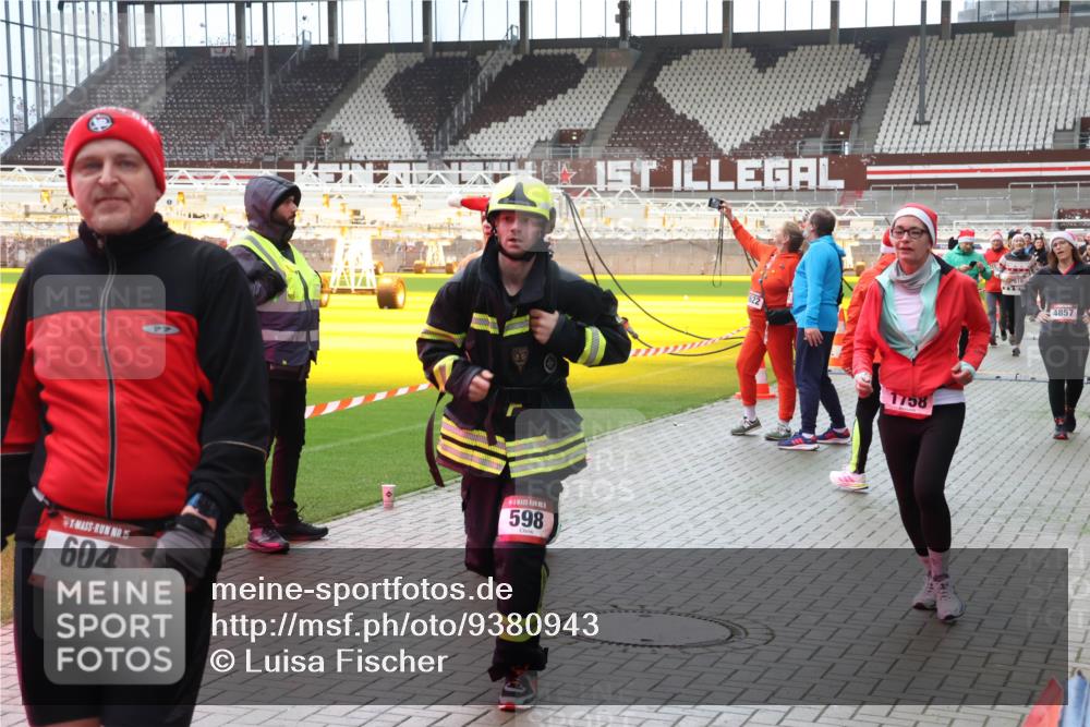 07.12.2025 - St. Pauli X-Mass-Run No. 15 Luisa Fischer http://msf.ph/oto/9380943 07.12.2025 10:43:12 Ziel 15, 604, 598, 1758, 4857, 116, 296, 519, 563, 598, 604, 625, 1272, 1358, 1434, 1438, 1758, 2012, 2013, 2061, 2155, 2157, 2336, 2337, 2621, 2622, 2722, 2802, 2901, 2931, 3381, 3399, 4161, 4394, 4594, 4621, 4857 meine-sportfotos.de