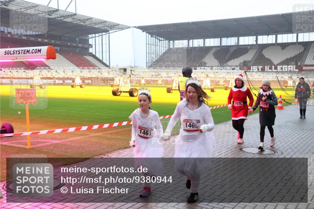 07.12.2025 - St. Pauli X-Mass-Run No. 15 Luisa Fischer http://msf.ph/oto/9380944 07.12.2025 10:09:36 Ziel 1461, 1465, 1575, 1576, 19, 390, 707, 786, 789, 800, 881, 896, 899, 947, 960, 1002, 1031, 1176, 1243, 1248, 1461, 1465, 1570, 1575, 1576, 1718, 2126, 2521, 3212, 3300, 3332, 3335, 3484, 3493, 3671, 3756, 3891, 3904, 3907, 4066, 4067, 4068, 4113, 4666 meine-sportfotos.de