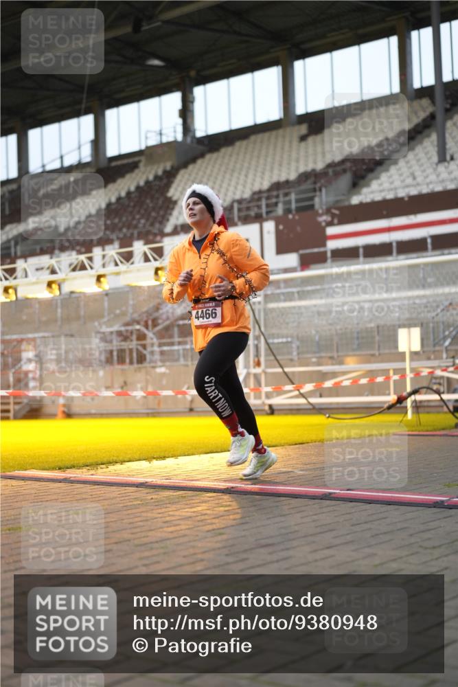 07.12.2025 - St. Pauli X-Mass-Run No. 15 Patografie http://msf.ph/oto/9380948 07.12.2025 10:19:12 Ziel 3455, 3695, 3724, 4115, 4330, 4436, 4437, 4438, 4466, 4473, 4475, 4498 meine-sportfotos.de
