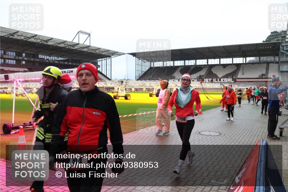 07.12.2025 - St. Pauli X-Mass-Run No. 15 Luisa Fischer http://msf.ph/oto/9380953 07.12.2025 10:43:14 Ziel 698, 15, 604, 1358, 1758, 1434, 296, 519, 563, 598, 604, 625, 1272, 1301, 1358, 1434, 1758, 2012, 2013, 2061, 2155, 2157, 2336, 2337, 2621, 2622, 2722, 2802, 2901, 2931, 3381, 3399, 4161, 4394, 4594, 4621, 4857 meine-sportfotos.de