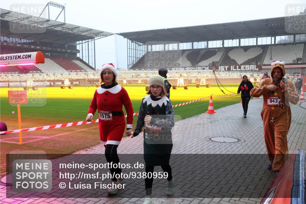 07.12.2025 - St. Pauli X-Mass-Run No. 15 Luisa Fischer http://msf.ph/oto/9380959 07.12.2025 10:09:38 Ziel 1575, 943, 19, 390, 707, 786, 789, 800, 881, 896, 899, 947, 960, 1002, 1031, 1176, 1243, 1248, 1461, 1465, 1570, 1575, 1576, 1718, 2126, 2521, 3300, 3332, 3335, 3484, 3493, 3756, 3891, 3904, 3907, 4066, 4067, 4068, 4113, 4666 meine-sportfotos.de