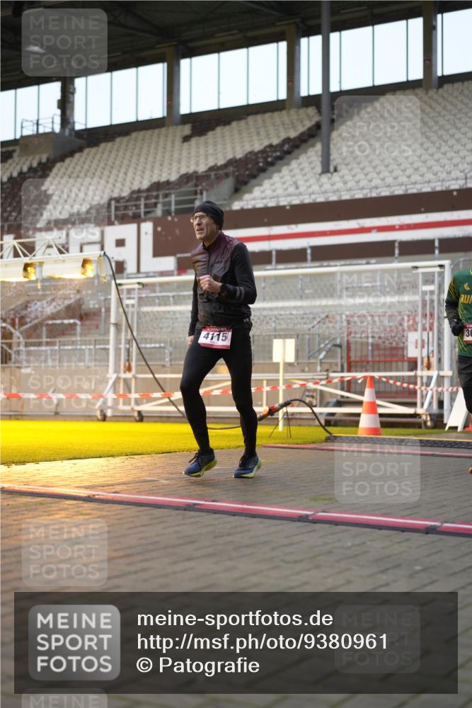 07.12.2025 - St. Pauli X-Mass-Run No. 15 Patografie http://msf.ph/oto/9380961 07.12.2025 10:19:15 Ziel 3011, 3013, 3695, 4115, 4436, 4437, 4438, 4466, 4473 meine-sportfotos.de