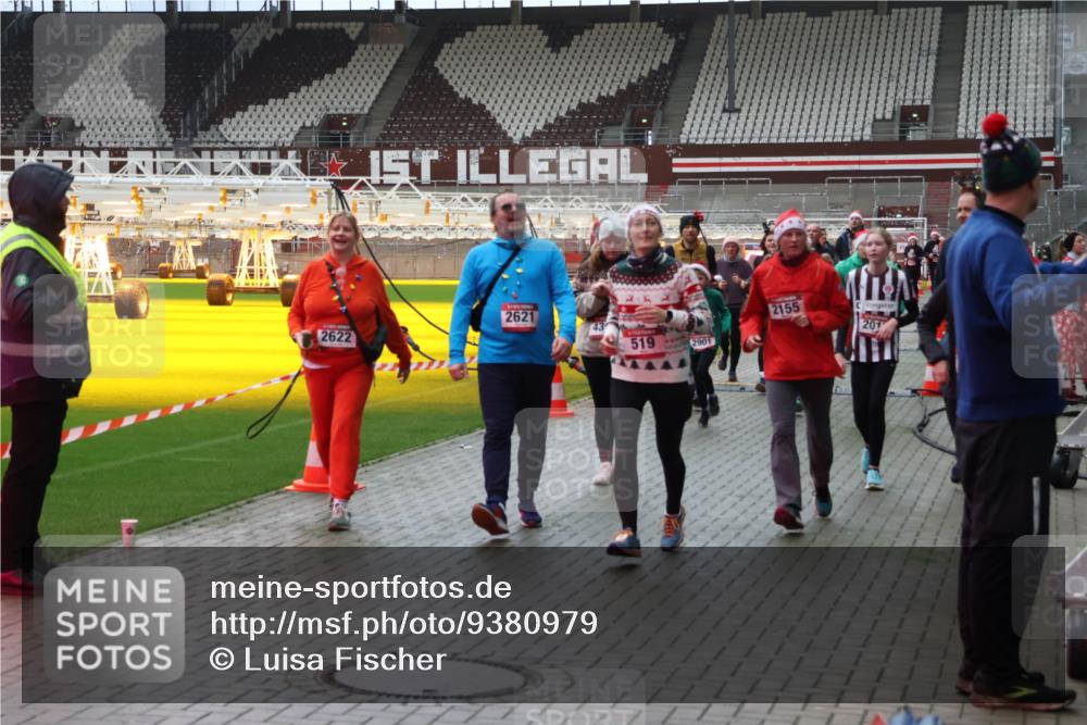 07.12.2025 - St. Pauli X-Mass-Run No. 15 Luisa Fischer http://msf.ph/oto/9380979 07.12.2025 10:43:19 Ziel 59899, 2621, 2622, 519, 2901, 2155, 201, 296, 519, 563, 598, 604, 625, 1272, 1301, 1358, 1434, 1758, 1814, 1936, 2012, 2013, 2052, 2053, 2061, 2155, 2157, 2336, 2337, 2621, 2622, 2722, 2802, 2901, 3381, 4161, 4394, 4594, 4621, 4857 meine-sportfotos.de