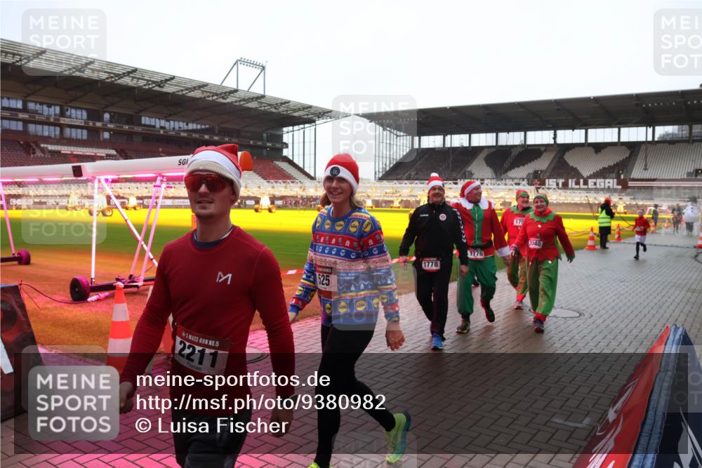 07.12.2025 - St. Pauli X-Mass-Run No. 15 Luisa Fischer http://msf.ph/oto/9380982 07.12.2025 11:15:38 Ziel 15, 2211, 525, 1776, 1778, 179, 2040, 313, 391, 922, 1218, 1282, 1623, 1627, 1662, 3133 meine-sportfotos.de