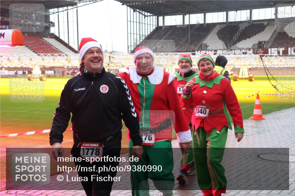 07.12.2025 - St. Pauli X-Mass-Run No. 15 Luisa Fischer http://msf.ph/oto/9380990 07.12.2025 11:15:40 Ziel 1910, 17, 15, 1778, 76, 15, 2040, 313, 391, 922, 1218, 1282, 1623, 1627, 1662, 3133 meine-sportfotos.de