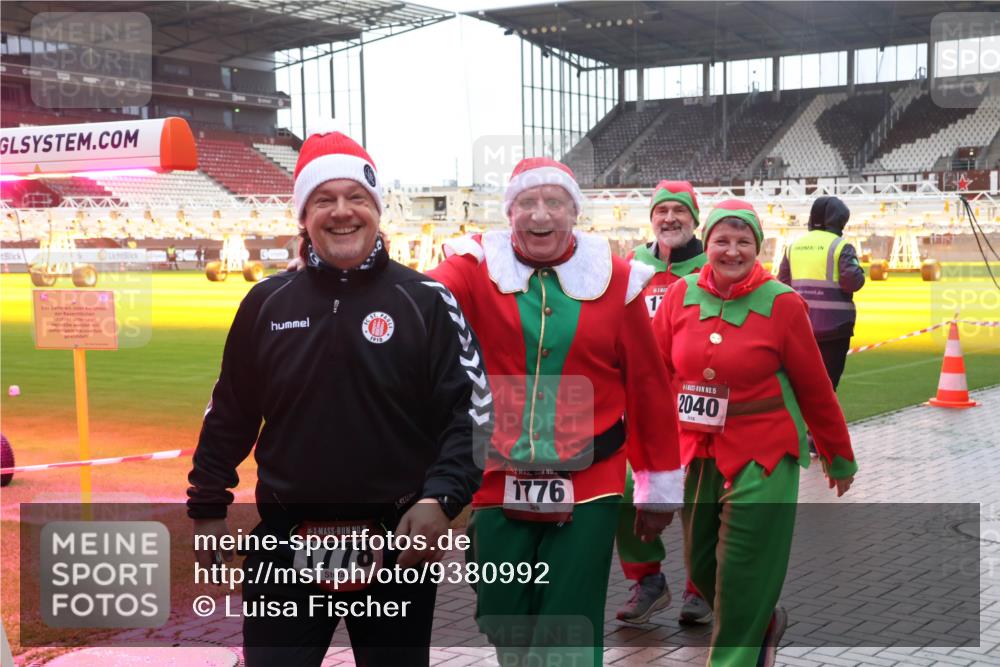07.12.2025 - St. Pauli X-Mass-Run No. 15 Luisa Fischer http://msf.ph/oto/9380992 07.12.2025 11:15:41 Ziel 1910, 15, 1778, 1776, 1, 15, 2040, 313, 391, 1218, 1282, 1623, 1627, 1662, 3133 meine-sportfotos.de