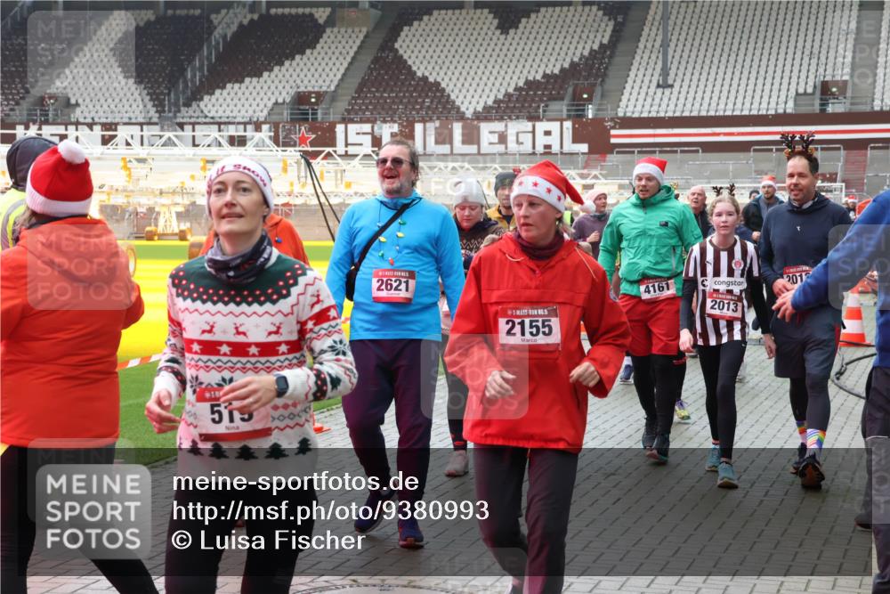 07.12.2025 - St. Pauli X-Mass-Run No. 15 Luisa Fischer http://msf.ph/oto/9380993 07.12.2025 10:43:21 Ziel 00, 515, 100, 5, 2621, 5, 2155, 4161, 2012, 2013, 296, 519, 598, 604, 625, 1301, 1358, 1434, 1758, 1814, 1936, 2012, 2052, 2053, 2061, 2155, 2336, 2337, 2621, 2622, 2722, 2724, 2761, 2762, 2802, 2901, 3381, 4161, 4394, 4594, 4621, 4857 meine-sportfotos.de