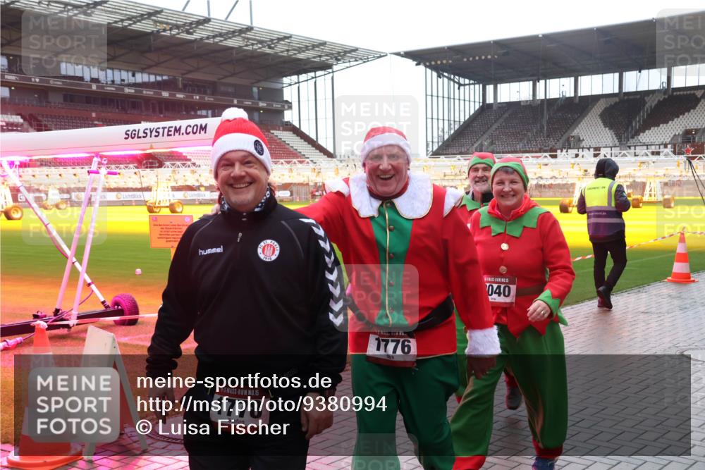 07.12.2025 - St. Pauli X-Mass-Run No. 15 Luisa Fischer http://msf.ph/oto/9380994 07.12.2025 11:15:41 Ziel 15, 1778, 1776, 15, 040, 313, 391, 1218, 1282, 1623, 1627, 1662, 3133 meine-sportfotos.de