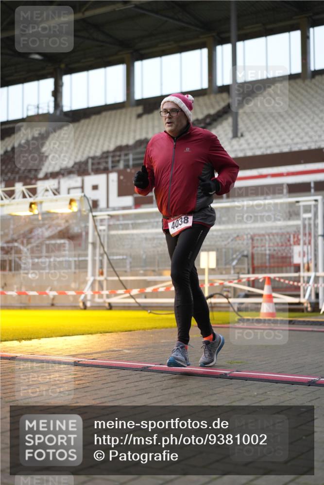 07.12.2025 - St. Pauli X-Mass-Run No. 15 Patografie http://msf.ph/oto/9381002 07.12.2025 10:19:23 Ziel 2750, 3011, 3013, 3695, 4038, 4115, 4466 meine-sportfotos.de