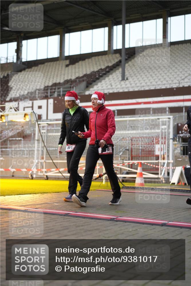 07.12.2025 - St. Pauli X-Mass-Run No. 15 Patografie http://msf.ph/oto/9381017 07.12.2025 10:19:31 Ziel 658, 661, 2750, 3011, 3013, 3695, 4038, 4074 meine-sportfotos.de