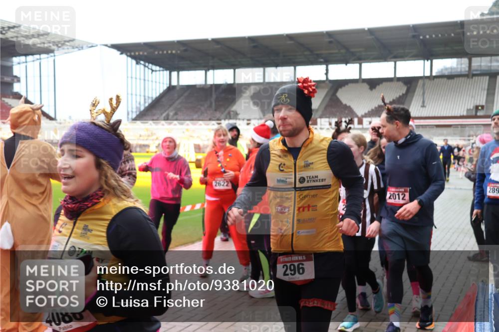 07.12.2025 - St. Pauli X-Mass-Run No. 15 Luisa Fischer http://msf.ph/oto/9381020 07.12.2025 10:43:26 Ziel 781, 2622, 2012, 4086, 15, 296, 289, 296, 519, 598, 604, 625, 1053, 1301, 1358, 1434, 1616, 1758, 1814, 1936, 2012, 2052, 2053, 2061, 2155, 2336, 2337, 2621, 2622, 2724, 2726, 2761, 2762, 2802, 2901, 3381, 4161, 4394, 4594, 4621, 4857 meine-sportfotos.de