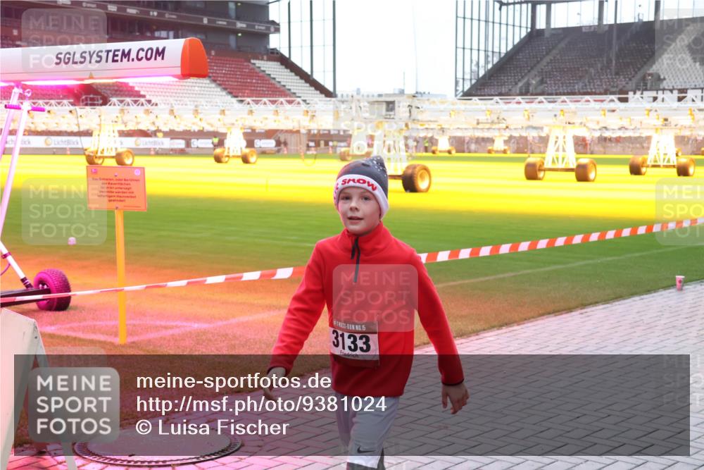 07.12.2025 - St. Pauli X-Mass-Run No. 15 Luisa Fischer http://msf.ph/oto/9381024 07.12.2025 11:15:45 Ziel 15, 3133, 313, 391, 1218, 1282, 1623, 1627, 1662, 3133 meine-sportfotos.de