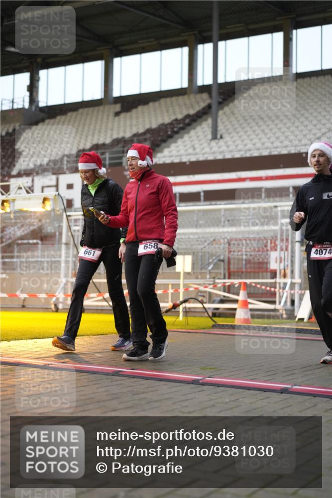 07.12.2025 - St. Pauli X-Mass-Run No. 15 Patografie http://msf.ph/oto/9381030 07.12.2025 10:19:32 Ziel 658, 661, 2750, 3011, 3013, 4038, 4074 meine-sportfotos.de