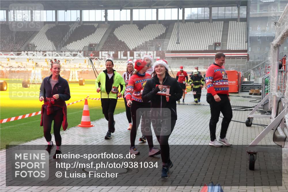 07.12.2025 - St. Pauli X-Mass-Run No. 15 Luisa Fischer http://msf.ph/oto/9381034 07.12.2025 10:09:49 Ziel 89, 60, 216, 401, 19, 800, 881, 896, 899, 960, 1172, 1191, 1243, 1248, 1461, 1465, 1570, 1575, 1576, 1718, 2126, 3300, 3493, 3756, 3891, 4066, 4067, 4068, 4113, 4666 meine-sportfotos.de