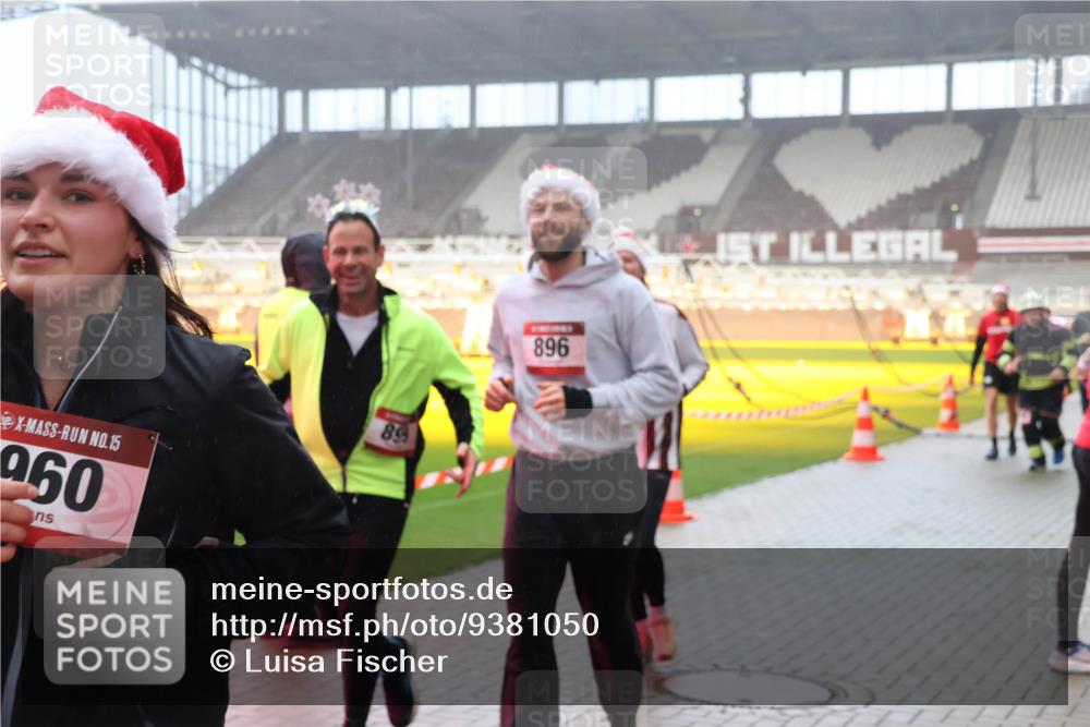 07.12.2025 - St. Pauli X-Mass-Run No. 15 Luisa Fischer http://msf.ph/oto/9381050 07.12.2025 10:09:51 Ziel 15, 960, 89, 896, 19, 800, 881, 896, 899, 960, 1172, 1191, 1243, 1248, 1461, 1465, 1570, 1575, 1576, 1718, 2126, 3300, 3493, 3756, 3891, 4066, 4067, 4068, 4113, 4666 meine-sportfotos.de