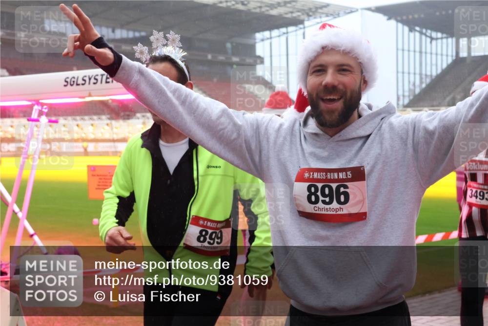 07.12.2025 - St. Pauli X-Mass-Run No. 15 Luisa Fischer http://msf.ph/oto/9381059 07.12.2025 10:09:53 Ziel 15, 896, 3493, 8, 99, 800, 881, 896, 899, 960, 1026, 1172, 1191, 1243, 1248, 1461, 1465, 1570, 1575, 1576, 1718, 2126, 3493, 3756, 4066, 4067, 4068, 4113, 4666 meine-sportfotos.de