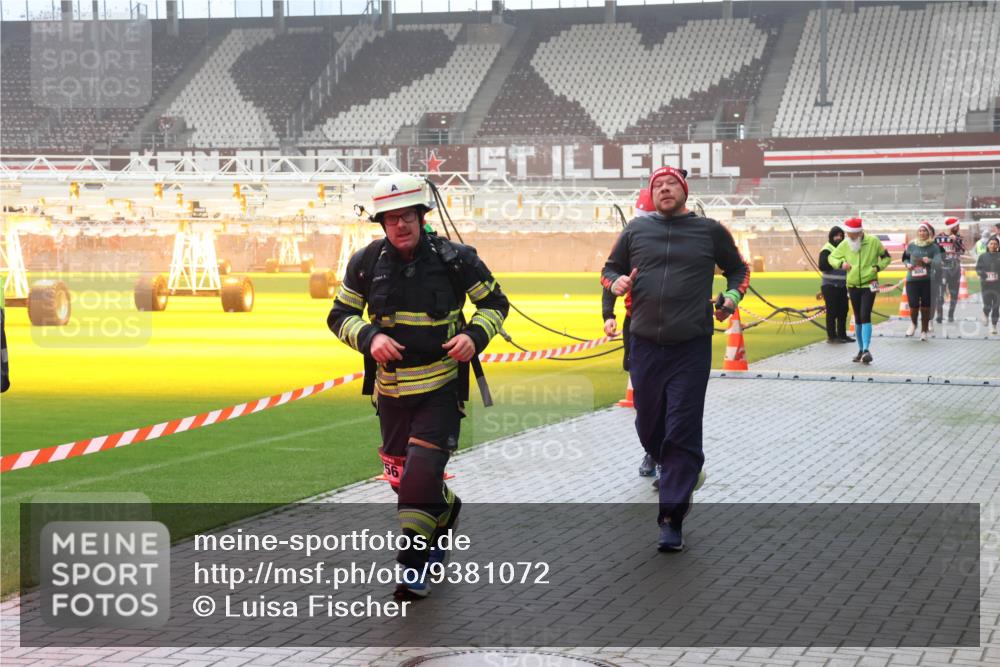 07.12.2025 - St. Pauli X-Mass-Run No. 15 Luisa Fischer http://msf.ph/oto/9381072 07.12.2025 10:09:56 Ziel 56, 800, 881, 896, 899, 960, 1026, 1172, 1191, 1243, 1248, 1461, 1465, 1575, 1576, 1718, 3493, 3756, 4113, 4666 meine-sportfotos.de