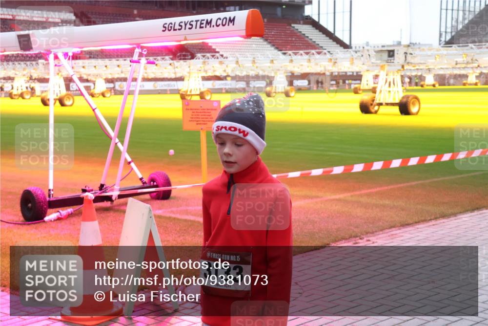 07.12.2025 - St. Pauli X-Mass-Run No. 15 Luisa Fischer http://msf.ph/oto/9381073 07.12.2025 11:15:46 Ziel 15, 3133, 313, 391, 1218, 1282, 1623, 1627, 1662, 3133 meine-sportfotos.de