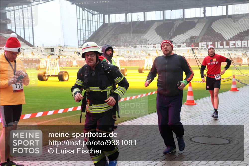 07.12.2025 - St. Pauli X-Mass-Run No. 15 Luisa Fischer http://msf.ph/oto/9381091 07.12.2025 10:09:58 Ziel 713, 56, 411, 800, 881, 896, 899, 960, 1026, 1172, 1191, 1243, 1248, 1718, 3493, 3756, 4113, 4666 meine-sportfotos.de