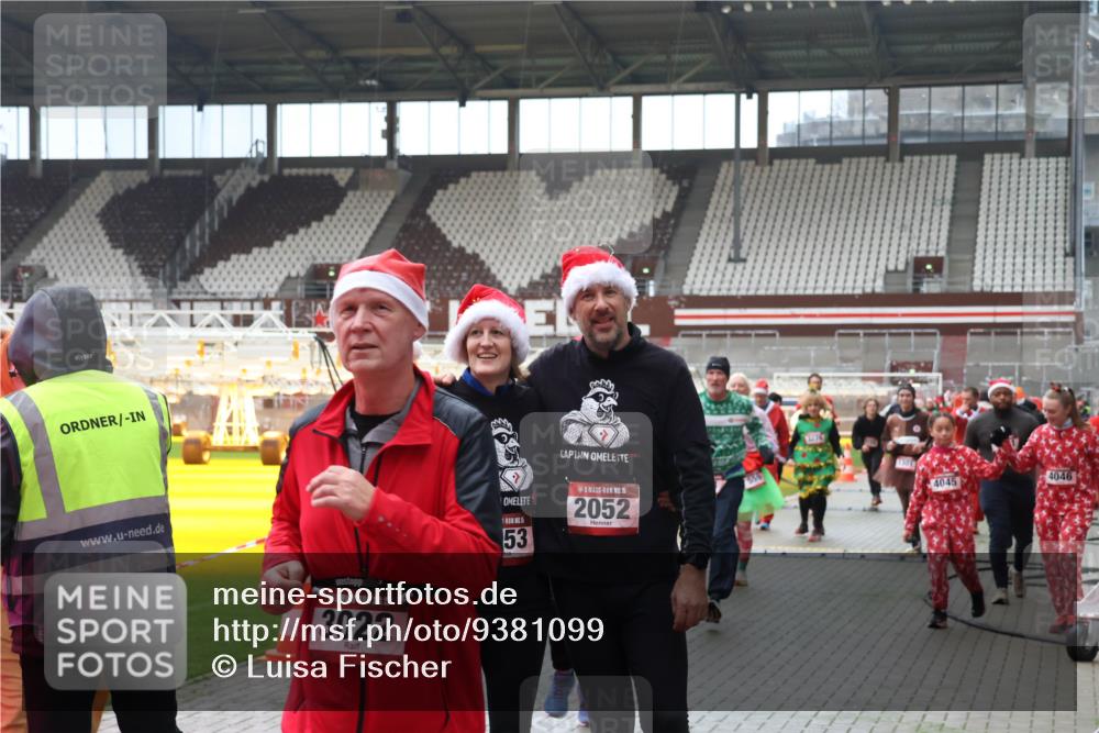 07.12.2025 - St. Pauli X-Mass-Run No. 15 Luisa Fischer http://msf.ph/oto/9381099 07.12.2025 10:43:51 Ziel 15, 3022, 5, 53, 15, 2052, 559, 4045, 4046, 74, 84, 296, 559, 706, 1053, 1301, 1616, 1814, 1913, 1936, 2052, 2053, 2336, 2337, 2459, 2487, 2647, 2724, 2726, 2761, 2762, 2767, 2802, 2901, 3022, 3038, 3100, 3226, 3237, 3381, 4095, 4096, 4104, 4161, 4621 meine-sportfotos.de