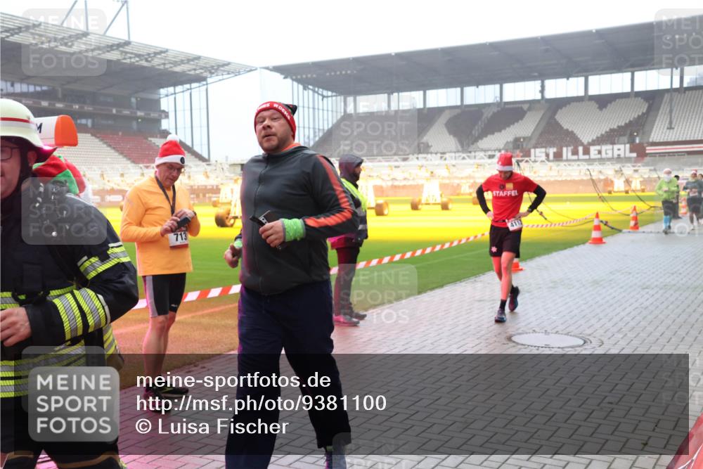 07.12.2025 - St. Pauli X-Mass-Run No. 15 Luisa Fischer http://msf.ph/oto/9381100 07.12.2025 10:09:59 Ziel 713, 411, 800, 881, 896, 899, 960, 1026, 1172, 1191, 1243, 1248, 1718, 3493, 3756, 4113, 4666 meine-sportfotos.de