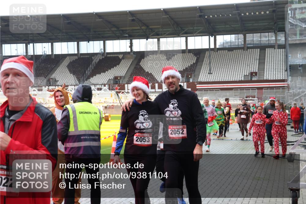 07.12.2025 - St. Pauli X-Mass-Run No. 15 Luisa Fischer http://msf.ph/oto/9381104 07.12.2025 10:43:52 Ziel 15, 022, 2053, 15, 2052, 559, 3226, 444, 4045, 4040, 74, 84, 296, 559, 706, 1053, 1301, 1616, 1814, 1913, 1936, 2052, 2053, 2336, 2337, 2459, 2487, 2647, 2724, 2726, 2761, 2762, 2767, 2802, 2901, 3022, 3038, 3100, 3226, 3237, 3381, 4095, 4096, 4104, 4161, 4621 meine-sportfotos.de