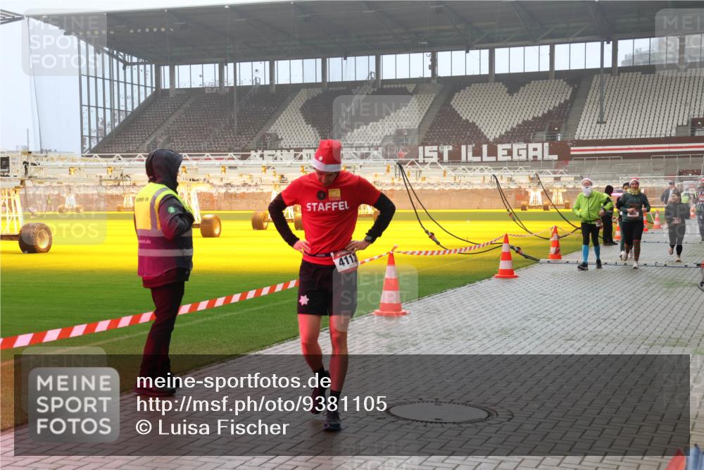 07.12.2025 - St. Pauli X-Mass-Run No. 15 Luisa Fischer http://msf.ph/oto/9381105 07.12.2025 10:10:01 Ziel 4113, 172, 800, 881, 896, 899, 960, 989, 1026, 1172, 1191, 1243, 1248, 1256, 1257, 1718, 3493, 3756, 4113, 4666 meine-sportfotos.de