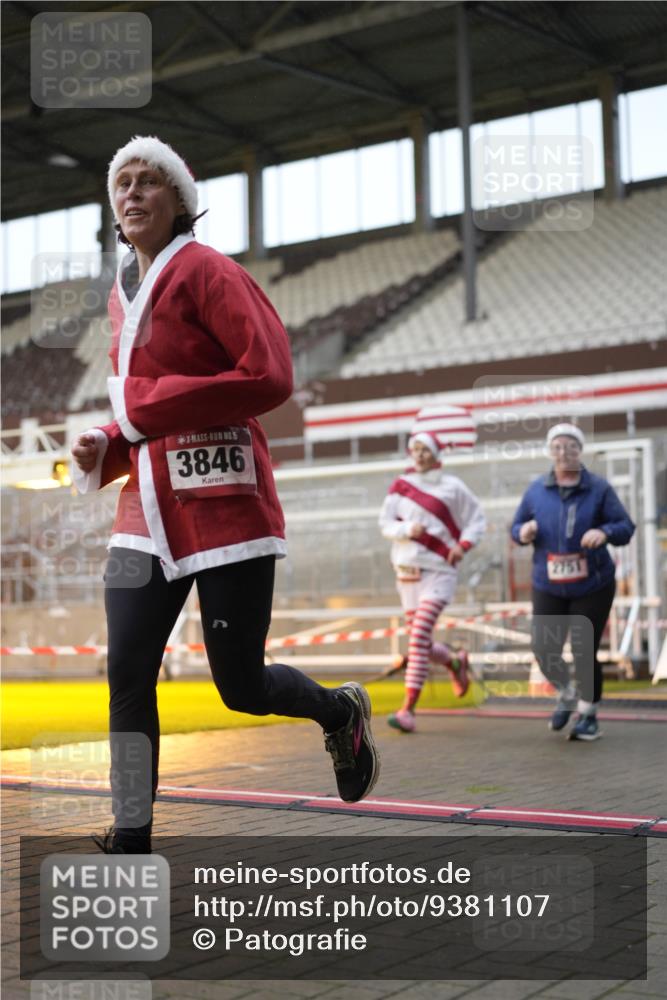 07.12.2025 - St. Pauli X-Mass-Run No. 15 Patografie http://msf.ph/oto/9381107 07.12.2025 10:19:58 Ziel 1364, 1553, 1903, 2238, 2751, 3846, 3871, 3893, 4042, 4071 meine-sportfotos.de