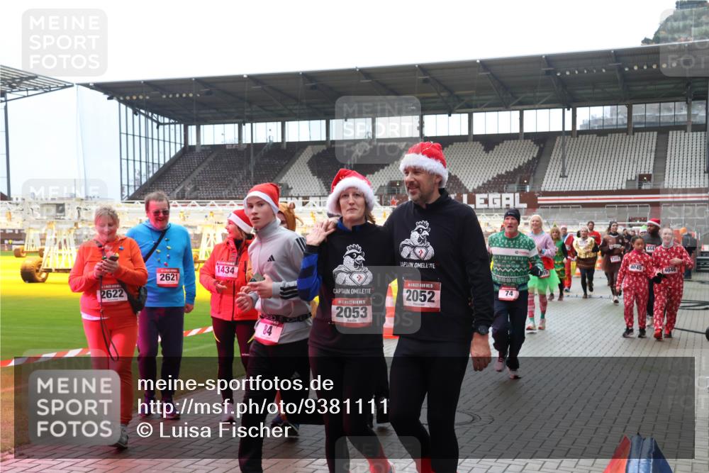 07.12.2025 - St. Pauli X-Mass-Run No. 15 Luisa Fischer http://msf.ph/oto/9381111 07.12.2025 10:43:53 Ziel 1434, 2621, 2622, 15, 2053, 15, 2052, 84, 74, 444, 301, 404, 4046, 74, 84, 559, 706, 1053, 1301, 1616, 1814, 1913, 1936, 2052, 2053, 2336, 2337, 2459, 2487, 2647, 2724, 2726, 2761, 2762, 2767, 2802, 2901, 3022, 3038, 3100, 3226, 3237, 3381, 4095, 4096, 4104, 4161, 4621 meine-sportfotos.de