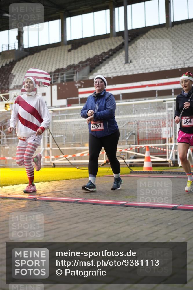 07.12.2025 - St. Pauli X-Mass-Run No. 15 Patografie http://msf.ph/oto/9381113 07.12.2025 10:19:59 Ziel 1364, 1553, 1903, 2238, 2751, 3846, 3871, 3893, 4042, 4071 meine-sportfotos.de