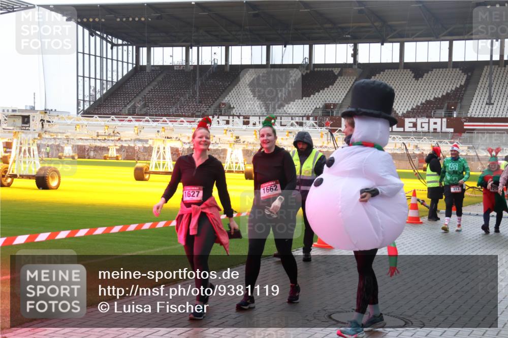 07.12.2025 - St. Pauli X-Mass-Run No. 15 Luisa Fischer http://msf.ph/oto/9381119 07.12.2025 11:16:00 Ziel 1627, 1662, 313, 8, 14, 313, 372, 391, 1218, 1282, 1623, 1627, 1662, 2194, 3133 meine-sportfotos.de