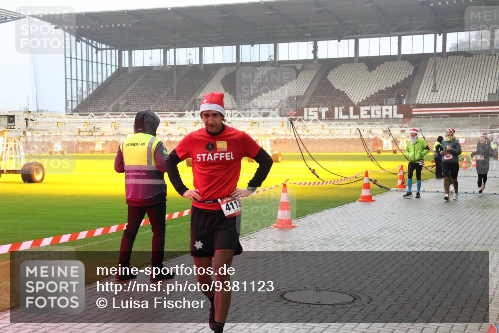 07.12.2025 - St. Pauli X-Mass-Run No. 15 Luisa Fischer http://msf.ph/oto/9381123 07.12.2025 10:10:02 Ziel 4113, 800, 1172, 800, 881, 896, 899, 960, 989, 1026, 1172, 1191, 1243, 1248, 1256, 1257, 1678, 1718, 3493, 3756, 4113, 4666 meine-sportfotos.de