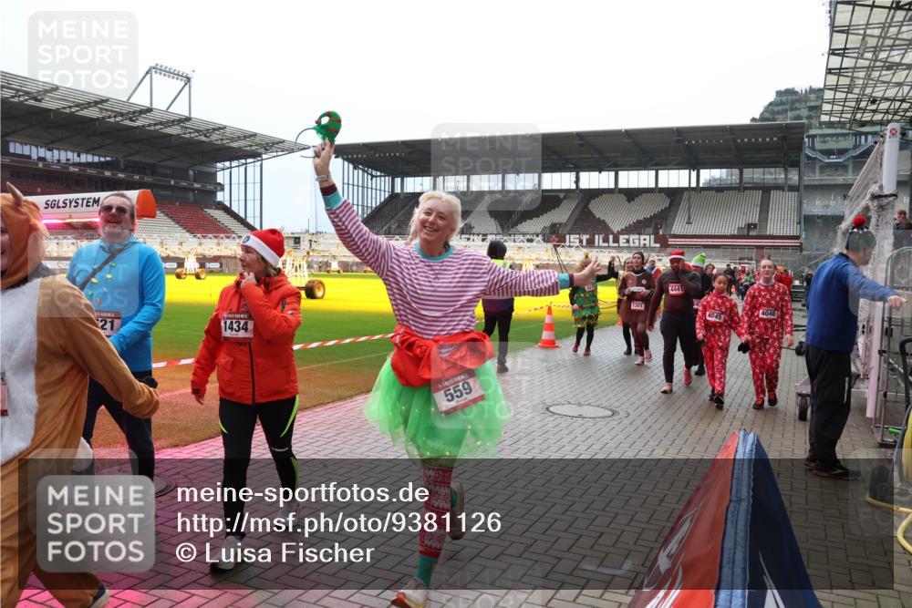 07.12.2025 - St. Pauli X-Mass-Run No. 15 Luisa Fischer http://msf.ph/oto/9381126 07.12.2025 10:43:57 Ziel 21, 1434, 559, 1301, 4441, 4046, 4045, 74, 84, 559, 706, 1053, 1301, 1616, 1814, 1913, 1936, 2052, 2053, 2459, 2487, 2647, 2724, 2726, 2761, 2762, 2767, 3022, 3038, 3100, 3226, 3237, 4095, 4096, 4104 meine-sportfotos.de