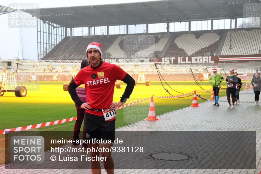 07.12.2025 - St. Pauli X-Mass-Run No. 15 Luisa Fischer http://msf.ph/oto/9381128 07.12.2025 10:10:02 Ziel 4113, 800, 1172, 800, 881, 896, 899, 960, 989, 1026, 1172, 1191, 1243, 1248, 1256, 1257, 1678, 1718, 3493, 3756, 4113, 4666 meine-sportfotos.de