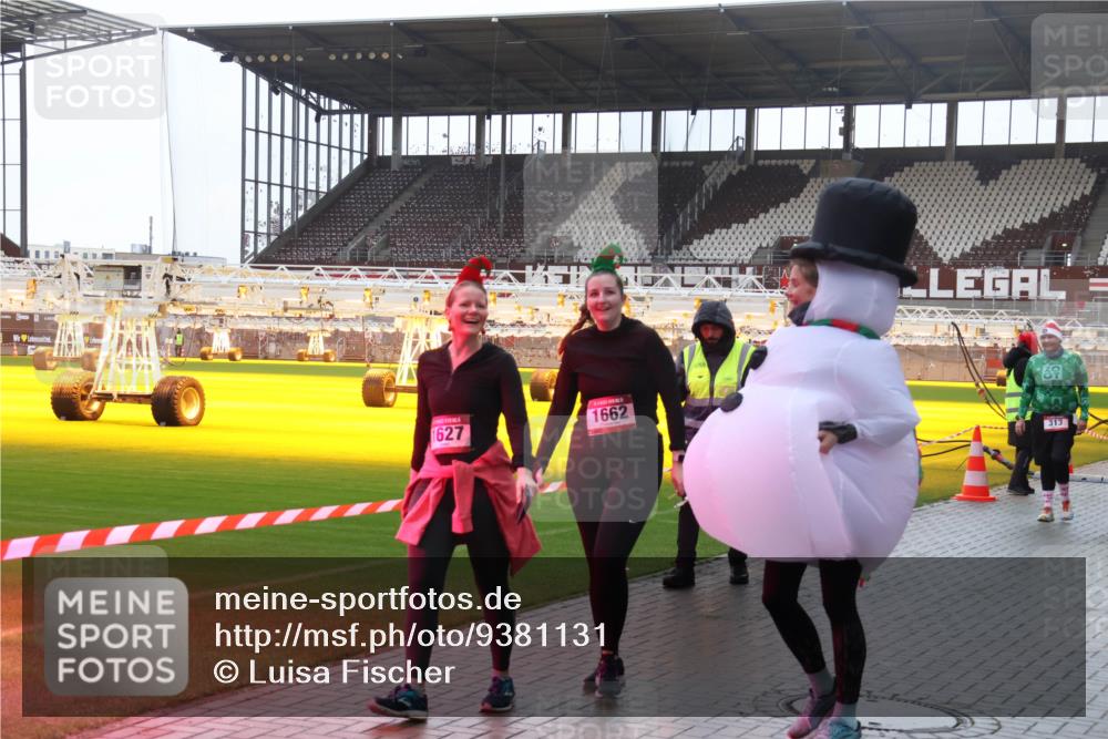07.12.2025 - St. Pauli X-Mass-Run No. 15 Luisa Fischer http://msf.ph/oto/9381131 07.12.2025 11:16:00 Ziel 1627, 1662, 313, 8, 14, 313, 372, 391, 1218, 1282, 1623, 1627, 1662, 2194, 3133 meine-sportfotos.de