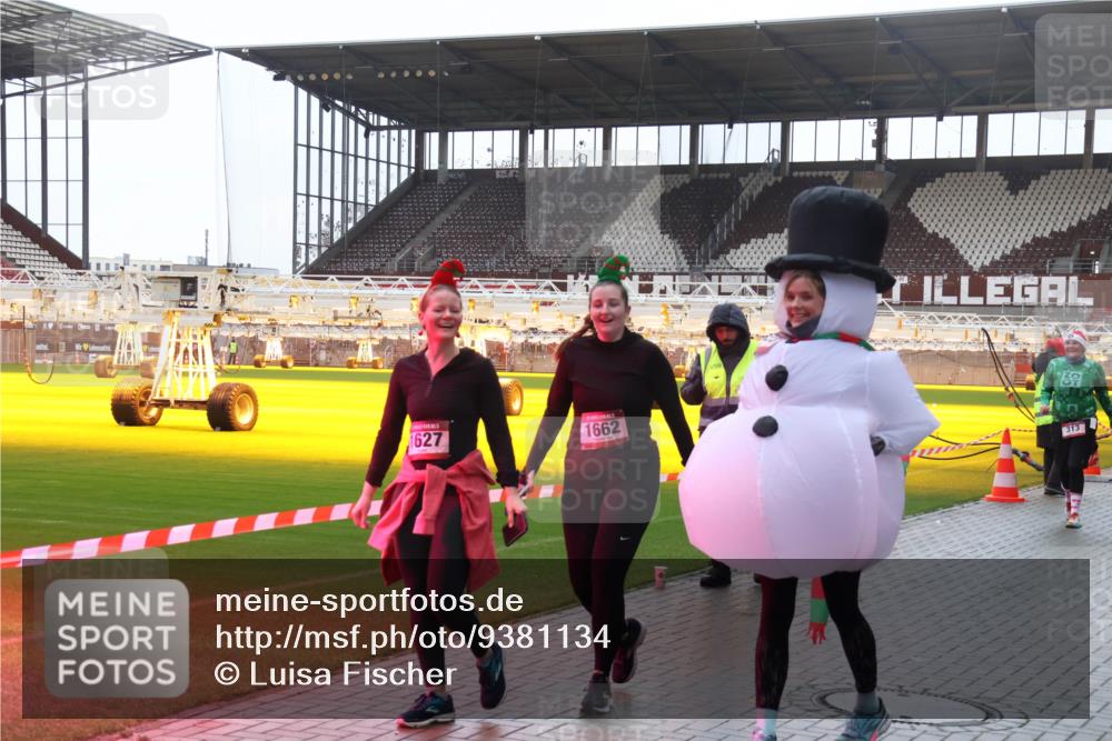 07.12.2025 - St. Pauli X-Mass-Run No. 15 Luisa Fischer http://msf.ph/oto/9381134 07.12.2025 11:16:00 Ziel 1627, 1662, 313, 8, 14, 313, 372, 391, 1218, 1282, 1623, 1627, 1662, 2194, 3133 meine-sportfotos.de