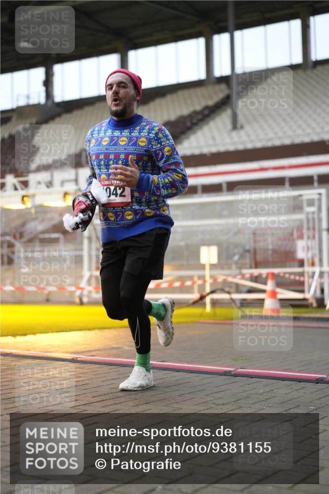 07.12.2025 - St. Pauli X-Mass-Run No. 15 Patografie http://msf.ph/oto/9381155 07.12.2025 10:20:04 Ziel 459, 1364, 1553, 1903, 2238, 2751, 2855, 3846, 3871, 3893, 4042, 4071, 4503 meine-sportfotos.de