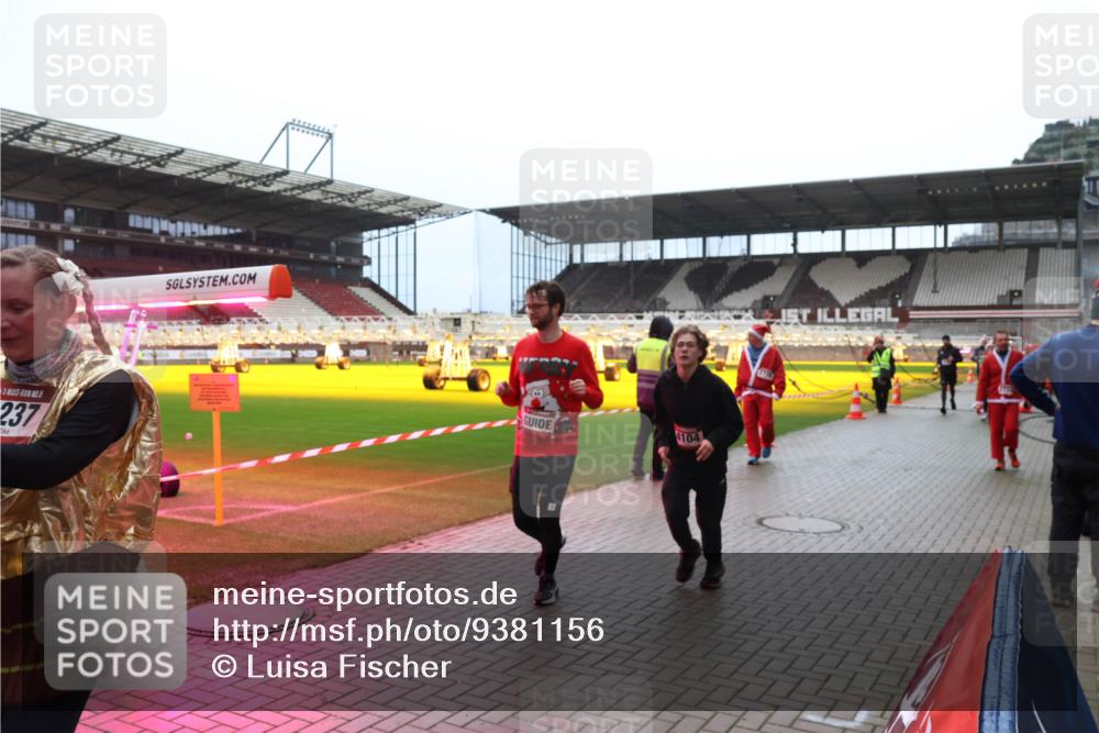 07.12.2025 - St. Pauli X-Mass-Run No. 15 Luisa Fischer http://msf.ph/oto/9381156 07.12.2025 10:44:02 Ziel 237, 4104, 74, 84, 559, 706, 1053, 1301, 1616, 1814, 1913, 1936, 2052, 2053, 2459, 2487, 2647, 2724, 2726, 2761, 2762, 2767, 3022, 3038, 3100, 3226, 3237, 4095, 4096, 4104, 4254, 4255 meine-sportfotos.de