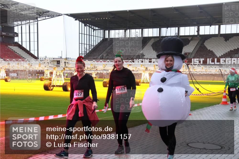 07.12.2025 - St. Pauli X-Mass-Run No. 15 Luisa Fischer http://msf.ph/oto/9381157 07.12.2025 11:16:01 Ziel 1627, 1662, 313, 8, 14, 313, 372, 391, 1218, 1282, 1627, 1662, 2194, 3133 meine-sportfotos.de
