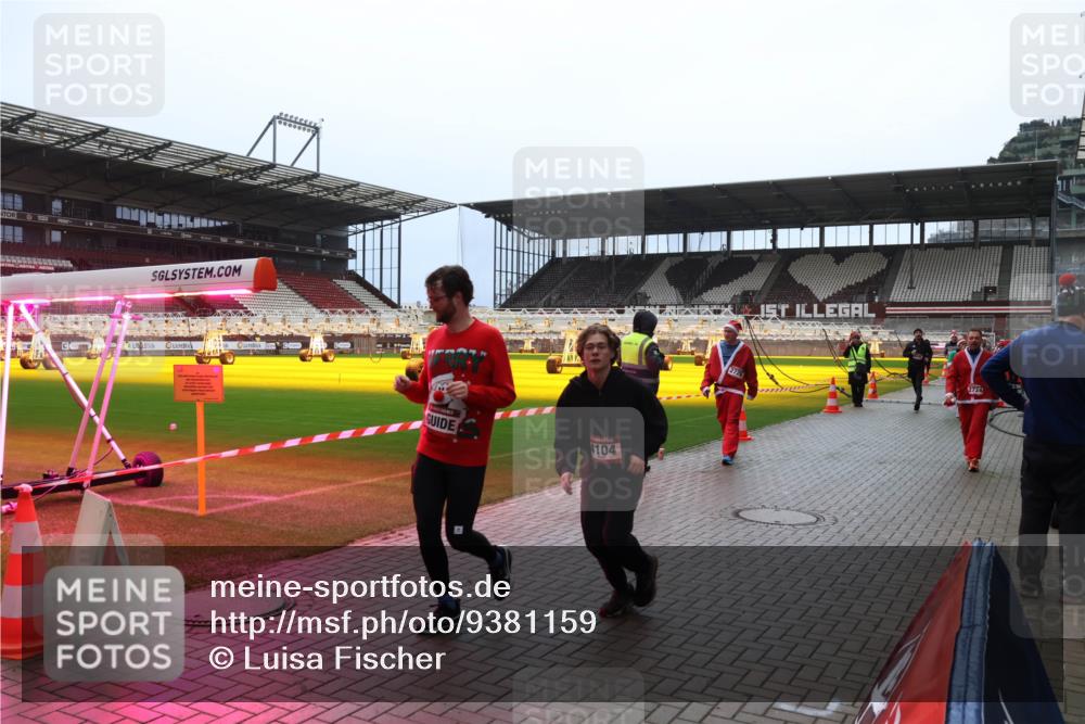 07.12.2025 - St. Pauli X-Mass-Run No. 15 Luisa Fischer http://msf.ph/oto/9381159 07.12.2025 10:44:03 Ziel 2726, 104, 2724, 74, 84, 559, 706, 1053, 1616, 1814, 1913, 1936, 2052, 2053, 2459, 2487, 2647, 2724, 2726, 2761, 2762, 2767, 2950, 2955, 3022, 3038, 3100, 3226, 3237, 4095, 4096, 4104, 4254, 4255 meine-sportfotos.de