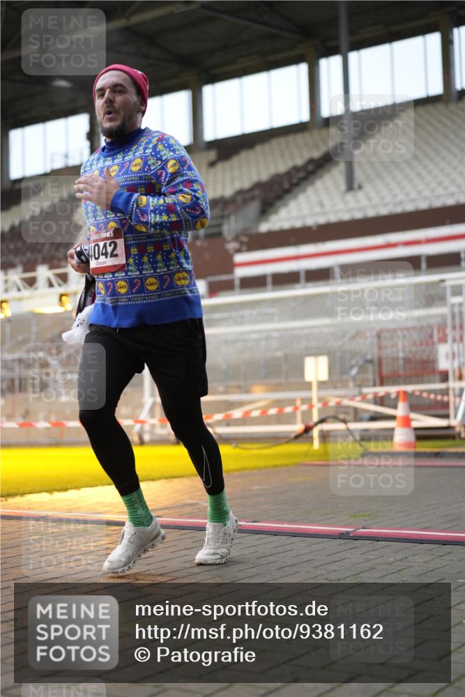 07.12.2025 - St. Pauli X-Mass-Run No. 15 Patografie http://msf.ph/oto/9381162 07.12.2025 10:20:04 Ziel 459, 1364, 1553, 1903, 2238, 2751, 2855, 3846, 3871, 3893, 4042, 4071, 4503 meine-sportfotos.de