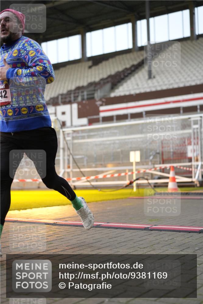07.12.2025 - St. Pauli X-Mass-Run No. 15 Patografie http://msf.ph/oto/9381169 07.12.2025 10:20:04 Ziel 459, 1364, 1553, 1903, 2238, 2751, 2855, 3846, 3871, 3893, 4042, 4071, 4503 meine-sportfotos.de