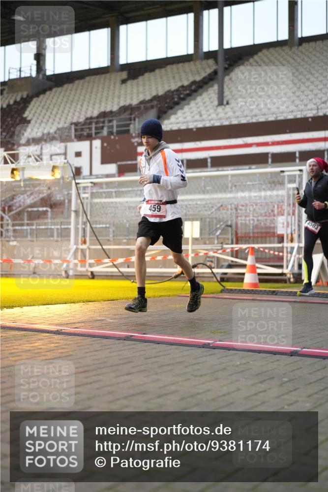 07.12.2025 - St. Pauli X-Mass-Run No. 15 Patografie http://msf.ph/oto/9381174 07.12.2025 10:20:06 Ziel 459, 1364, 1553, 1903, 2238, 2751, 2855, 3846, 3871, 4042, 4071, 4503 meine-sportfotos.de