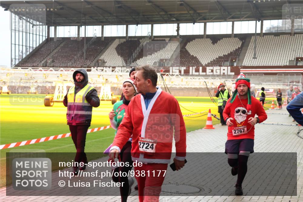 07.12.2025 - St. Pauli X-Mass-Run No. 15 Luisa Fischer http://msf.ph/oto/9381177 07.12.2025 10:44:08 Ziel 2724, 2767, 32, 74, 84, 559, 706, 1053, 1616, 1913, 2459, 2487, 2499, 2647, 2724, 2726, 2761, 2762, 2767, 2950, 2955, 3022, 3038, 3100, 3226, 3237, 4095, 4096, 4104, 4254, 4255 meine-sportfotos.de
