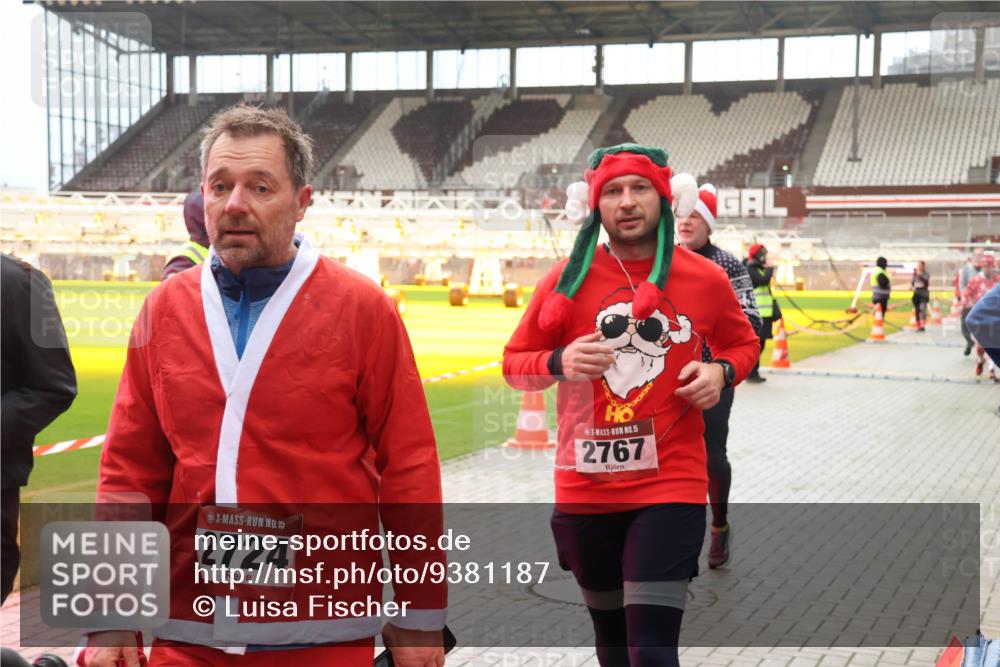 07.12.2025 - St. Pauli X-Mass-Run No. 15 Luisa Fischer http://msf.ph/oto/9381187 07.12.2025 10:44:09 Ziel 15, 2724, 15, 2767, 32, 74, 84, 179, 559, 706, 1053, 1616, 1913, 2459, 2487, 2499, 2647, 2724, 2726, 2767, 2950, 2955, 3022, 3038, 3100, 3226, 3237, 4095, 4096, 4104, 4254, 4255 meine-sportfotos.de