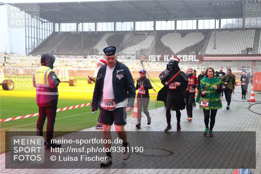 07.12.2025 - St. Pauli X-Mass-Run No. 15 Luisa Fischer http://msf.ph/oto/9381190 07.12.2025 10:10:27 Ziel 1026, 10, 1256, 1678, 1257, 989, 962, 989, 1026, 1172, 1191, 1256, 1257, 1399, 1678, 1732, 2502, 2504, 2560, 3245, 3246, 3410, 3411, 4358, 4507 meine-sportfotos.de