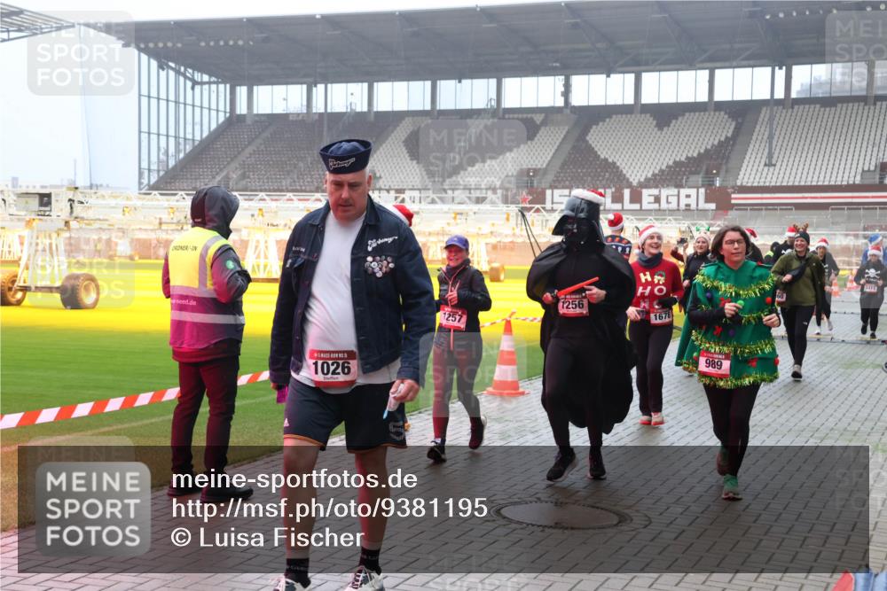 07.12.2025 - St. Pauli X-Mass-Run No. 15 Luisa Fischer http://msf.ph/oto/9381195 07.12.2025 10:10:28 Ziel 15, 1026, 1257, 1, 1256, 1678, 989, 3411, 962, 989, 1026, 1172, 1191, 1256, 1257, 1399, 1678, 1732, 2502, 2504, 2560, 3245, 3246, 3410, 3411, 4358, 4507 meine-sportfotos.de
