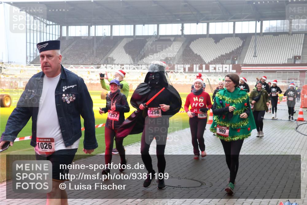 07.12.2025 - St. Pauli X-Mass-Run No. 15 Luisa Fischer http://msf.ph/oto/9381199 07.12.2025 10:10:28 Ziel 15, 1026, 1257, 1256, 1678, 989, 962, 989, 1026, 1172, 1191, 1256, 1257, 1399, 1678, 1732, 2502, 2504, 2560, 3245, 3246, 3410, 3411, 4358, 4507 meine-sportfotos.de