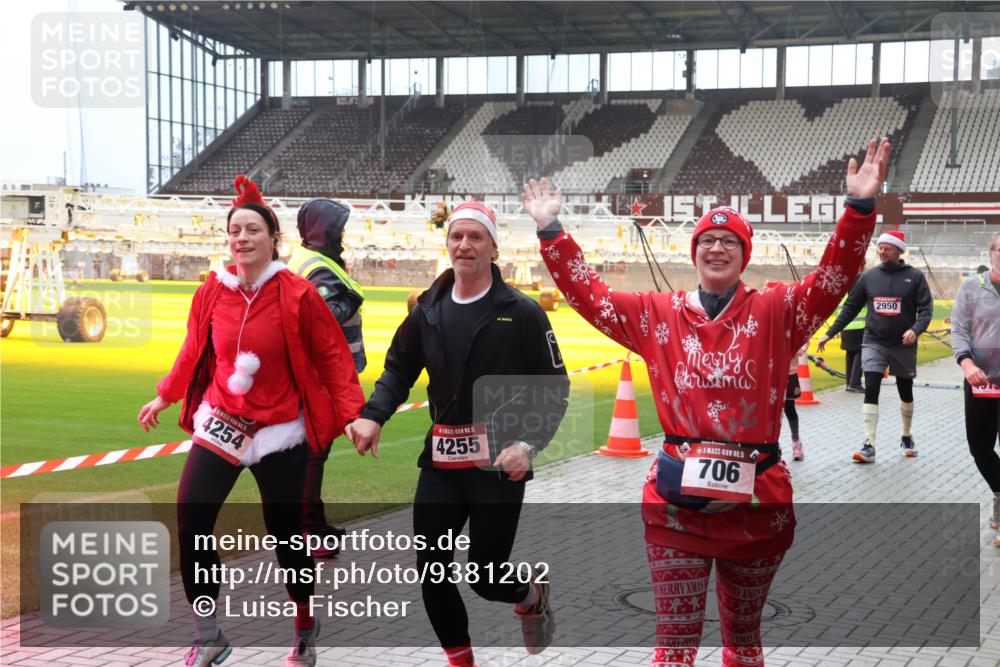 07.12.2025 - St. Pauli X-Mass-Run No. 15 Luisa Fischer http://msf.ph/oto/9381202 07.12.2025 10:44:22 Ziel 5, 4254, 15, 4255, 15, 706, 2950, 32, 74, 84, 179, 559, 706, 1651, 1913, 1947, 1948, 2459, 2487, 2499, 2647, 2767, 2950, 2955, 3012, 3100, 3226, 3237, 4095, 4096, 4104, 4254, 4255 meine-sportfotos.de