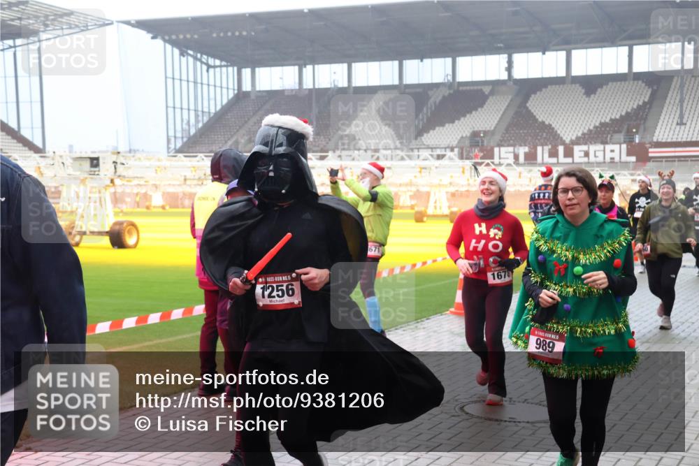 07.12.2025 - St. Pauli X-Mass-Run No. 15 Luisa Fischer http://msf.ph/oto/9381206 07.12.2025 10:10:29 Ziel 15, 1256, 671, 1678, 15, 989, 962, 989, 1026, 1172, 1191, 1256, 1257, 1399, 1678, 1732, 2502, 2504, 2560, 3245, 3246, 3410, 3411, 4358, 4507 meine-sportfotos.de